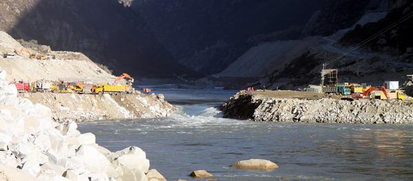 随着西藏的经济发展,适度的开发利用水电资源是保护生态环境的